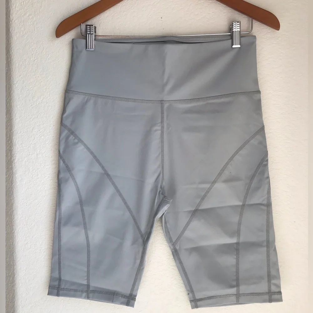 High Waist Biker Shorts Gray Women's size Large Pockets 9" Inseam Soft - Picture 1 of 15